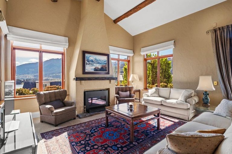 Photo of property in 1 Garland Terrace, Kelvin Heights, Queenstown, 9300