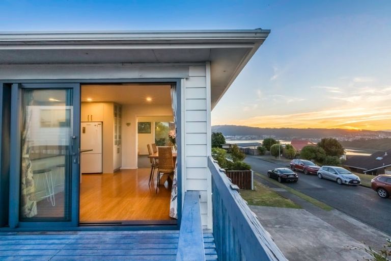 Photo of property in 6 Ettrick Grove, Papakowhai, Porirua, 5024