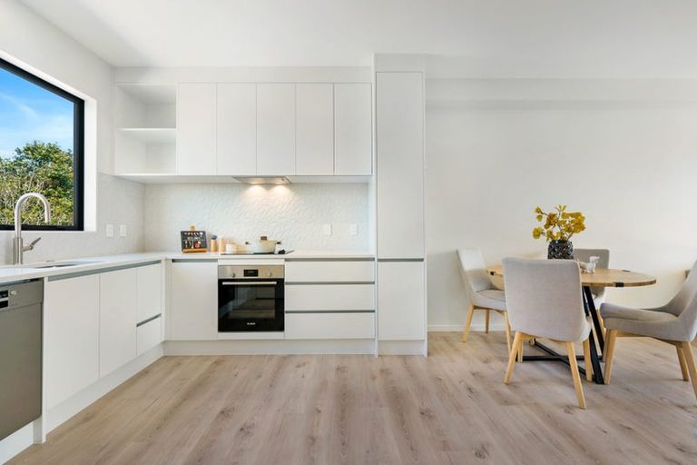 Photo of property in 11 Kayle Glen, West Harbour, Auckland, 0618