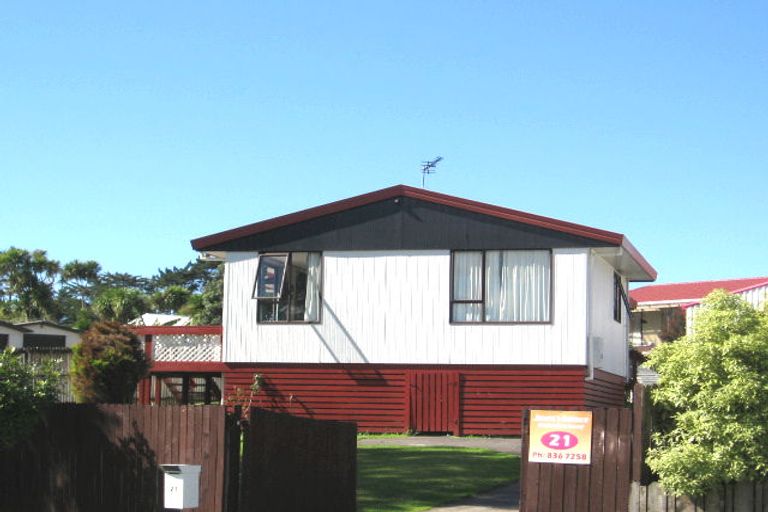 Photo of property in 21 Starforth Place, Henderson, Auckland, 0612