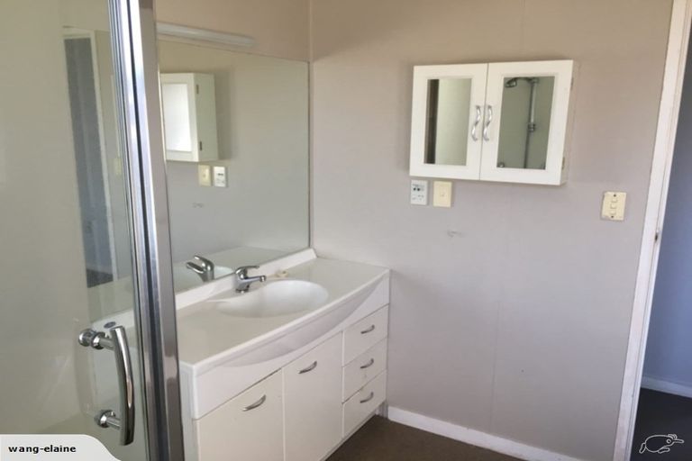 Photo of property in 1/66 Hogans Road, Glenfield, Auckland, 0629