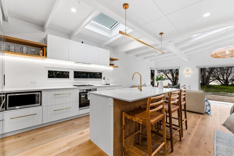Photo of property in 74 Clinton Road, Tawharanui Peninsula, Matakana, 0986