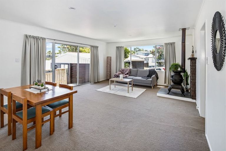 Photo of property in 57a Stewart Drive, Newlands, Wellington, 6037