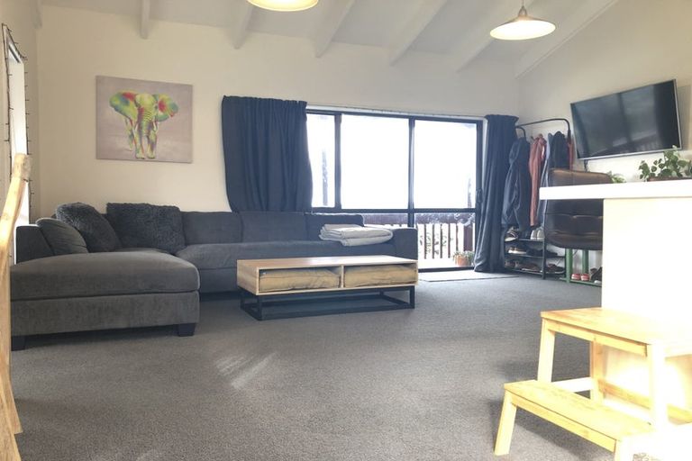 Photo of property in 17 Cobar Close, Maupuia, Wellington, 6022