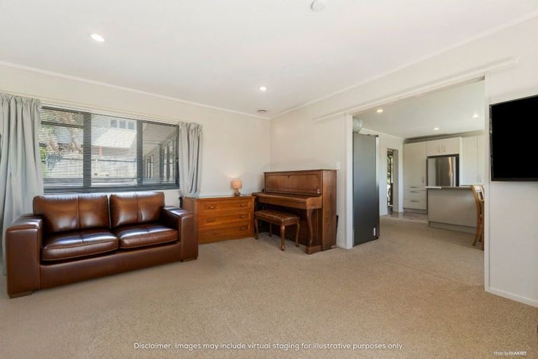 Photo of property in 2/39 Browns Bay Road, Browns Bay, Auckland, 0630
