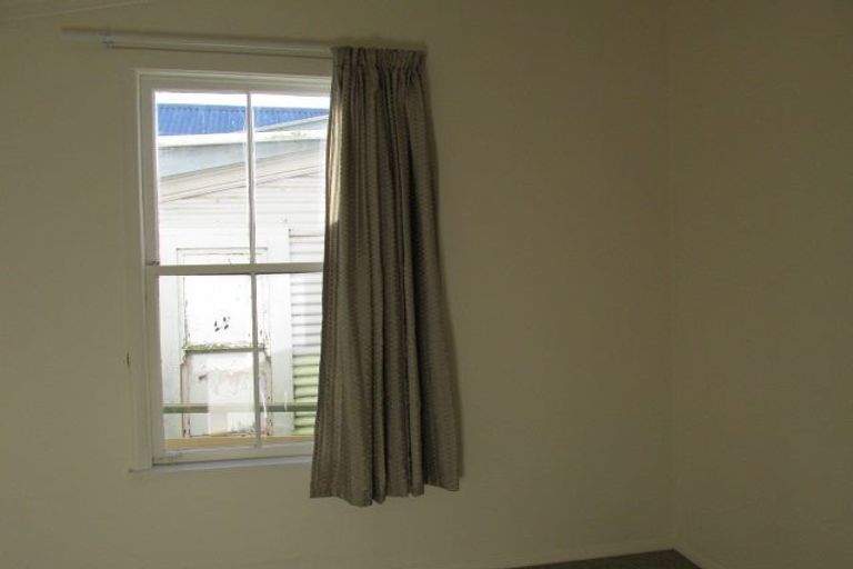 Photo of property in 98 Rolleston Street, Mount Cook, Wellington, 6021