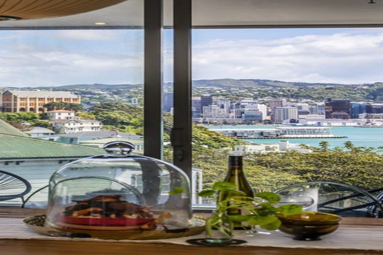 Photo of property in Alto Apartments, 2a/22 Telford Terrace, Oriental Bay, Wellington, 6011