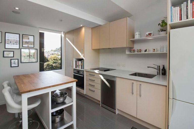 Photo of property in Nouvo Apartments, 5e/21 Rugby Street, Mount Cook, Wellington, 6021