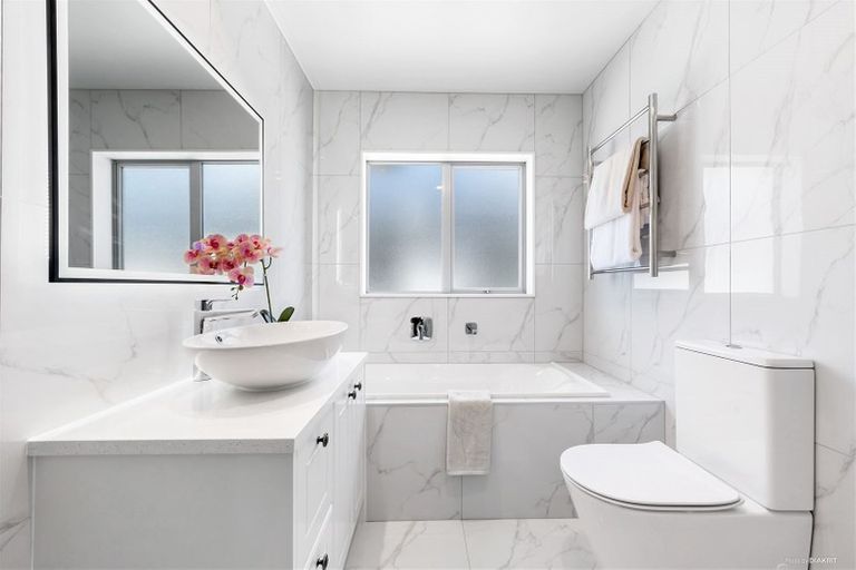 Photo of property in 23 Cooladawson Drive, Flat Bush, Auckland, 2019