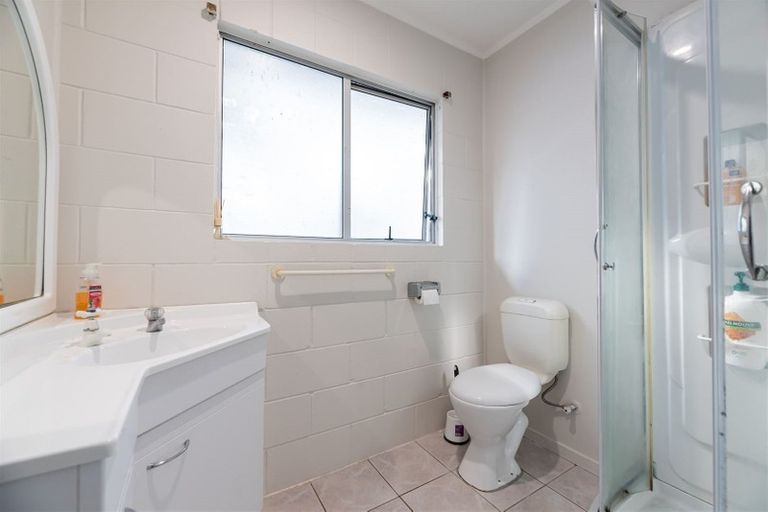 Photo of property in 3/1 Tawa Road, Te Atatu Peninsula, Auckland, 0610