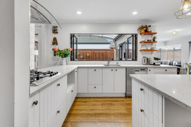 Photo of property in 11 Huntaway Lane, Te Atatu Peninsula, Auckland, 0610