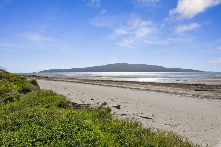 Photo of property in 7 Nuhaka Place, Paraparaumu Beach, Paraparaumu, 5032