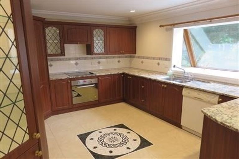 Photo of property in 20 Kittiwake Drive, Schnapper Rock, Auckland, 0632