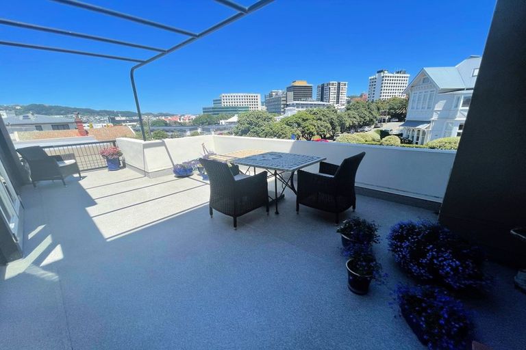 Photo of property in Highwic, 15/32u Hobson Street, Thorndon, Wellington, 6011