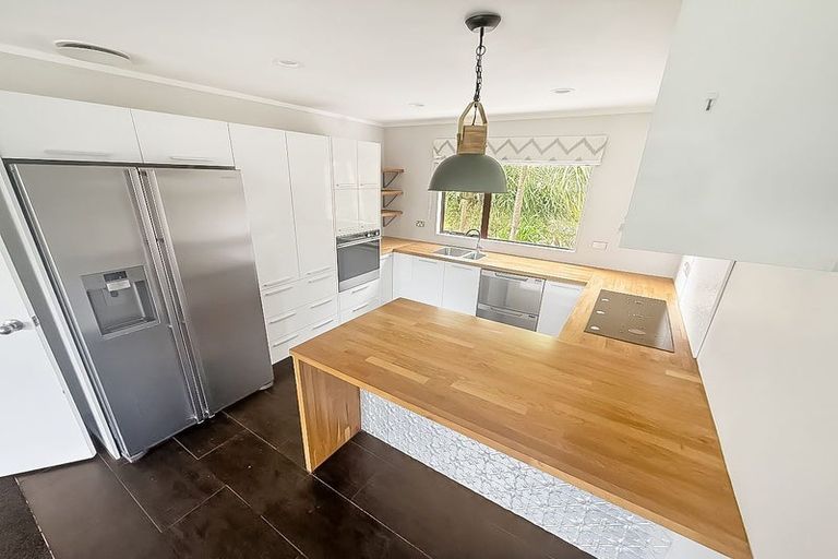 Photo of property in 111 Woodman Drive, Tawa, Wellington, 5028