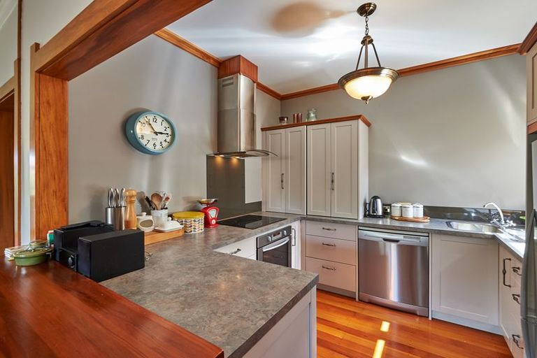 Photo of property in 24 Clausen Street, Takaro, Palmerston North, 4412