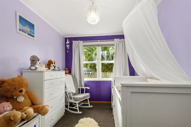 Photo of property in 28 Beazley Avenue, Paparangi, Wellington, 6037