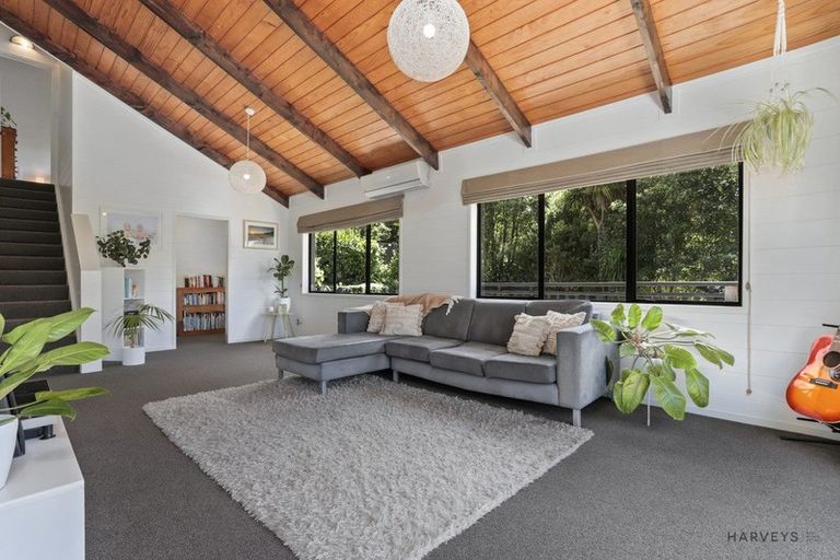 Photo of property in 12 Rimu Road, Oratia, Auckland, 0604