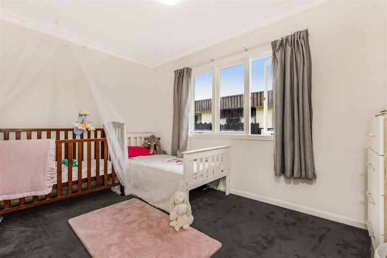 Photo of property in 1/60 Racecourse Road, Waiuku, 2123