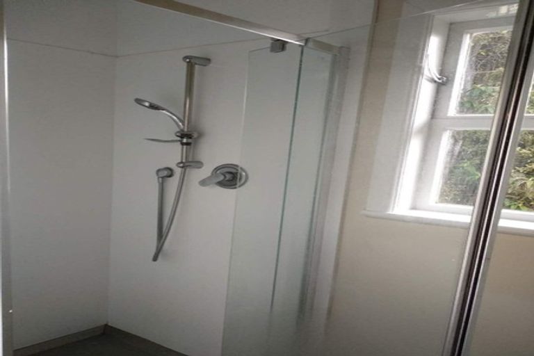 Photo of property in 88 Newlands Road, Newlands, Wellington, 6037