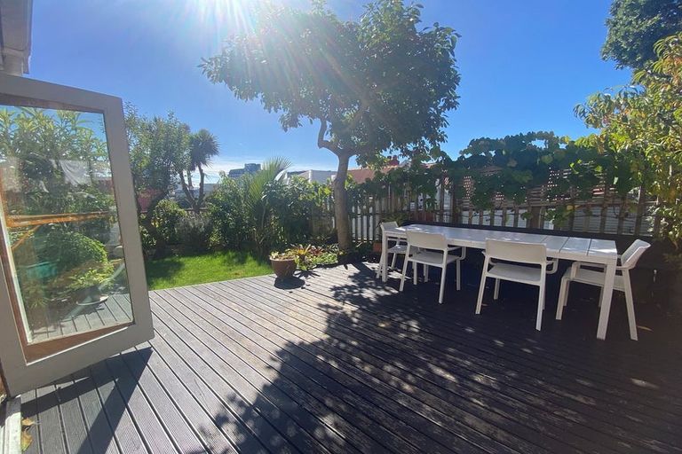 Photo of property in 327 The Terrace, Te Aro, Wellington, 6011