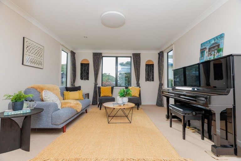 Photo of property in 44 Furlong Crescent, Churton Park, Wellington, 6037