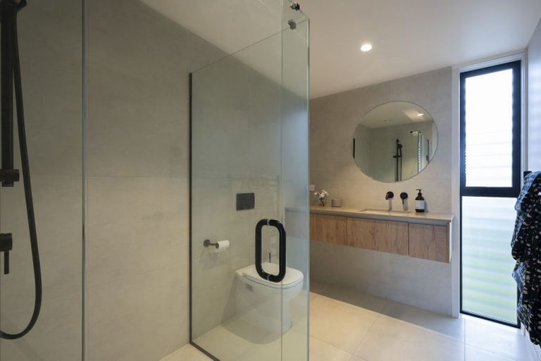 Photo of property in 1a/3 Park Rise, Campbells Bay, Auckland, 0630