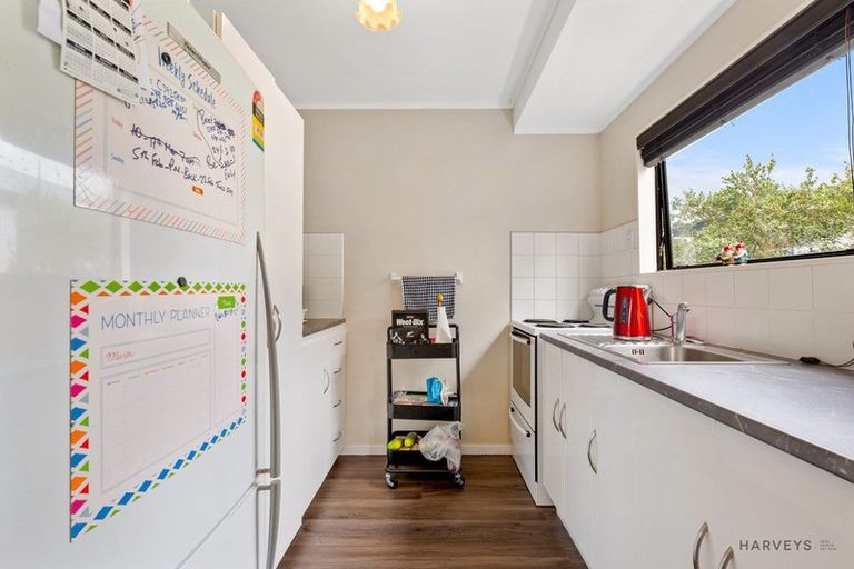 Photo of property in 42 Godley Road, Green Bay, Auckland, 0604