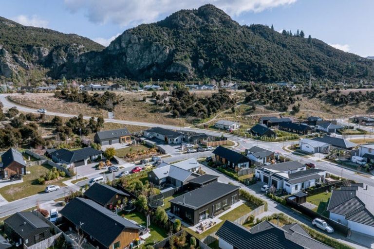 Photo of property in 29 Marbleleaf Lane, Albert Town, Wanaka, 9305