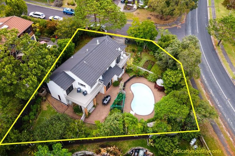Photo of property in 1 Kallista Place, Browns Bay, Auckland, 0630