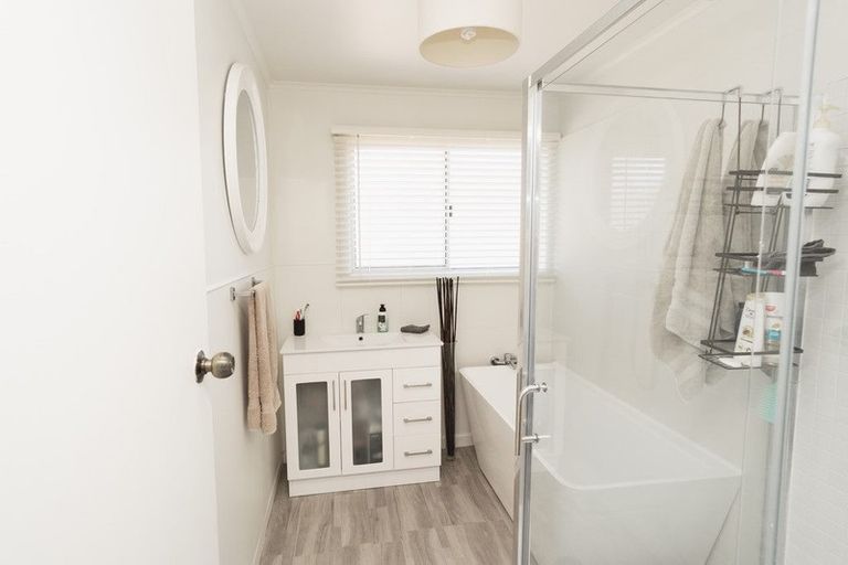 Photo of property in 14 Rimu Street, Helensville, 0800