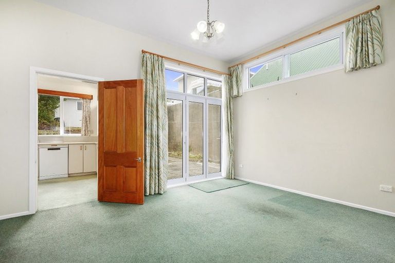 Photo of property in 9 Apuka Street, Brooklyn, Wellington, 6021