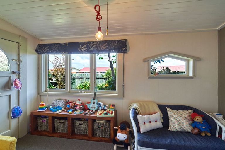 Photo of property in 24 Clausen Street, Takaro, Palmerston North, 4412