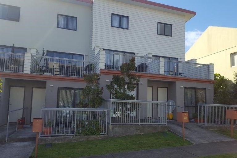 Photo of property in 2/46 Carlos Drive, Flat Bush, Auckland, 2016