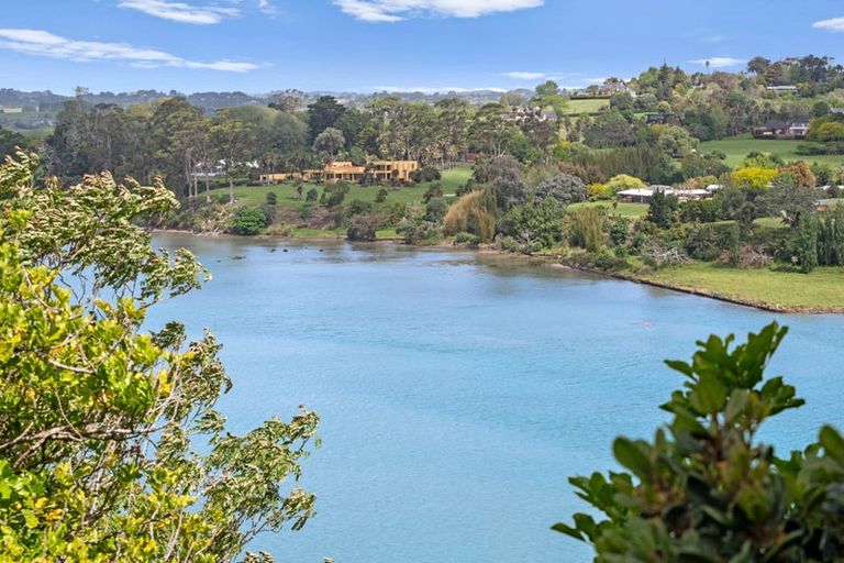 Photo of property in 59 Pohutukawa Avenue, Shelly Park, Auckland, 2014