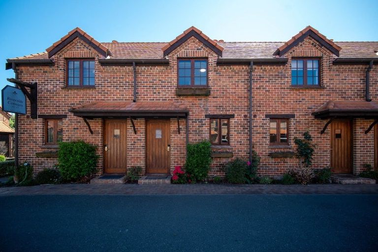 Photo of property in Riverside Cottages, 2/7 Quiet Woman Way, Monaco, Nelson, 7011