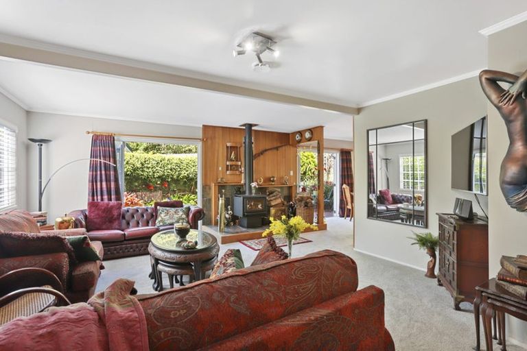Photo of property in 2/21 Deane Avenue, Titirangi, Auckland, 0604