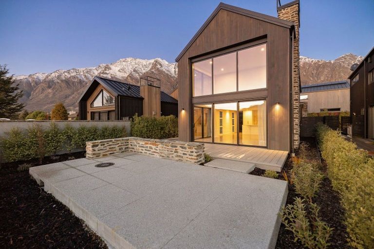 Photo of property in 10 Soudley Court, Jacks Point, Queenstown, 9371