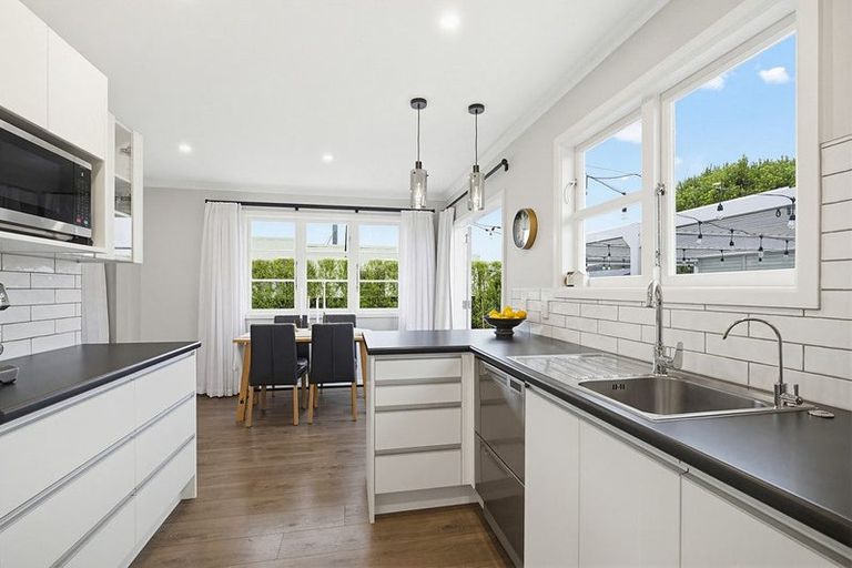 Photo of property in 4 Beauchamp Street, Tawa, Wellington, 5028