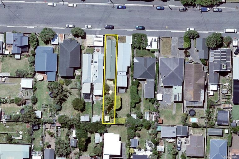 Photo of property in 18 Apu Crescent, Lyall Bay, Wellington, 6022