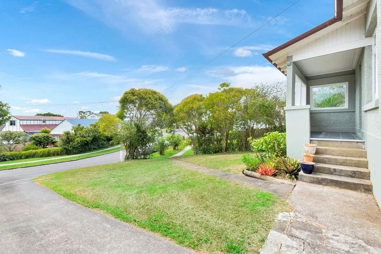 Photo of property in 19 Craigbank Avenue, New Lynn, Auckland, 0600