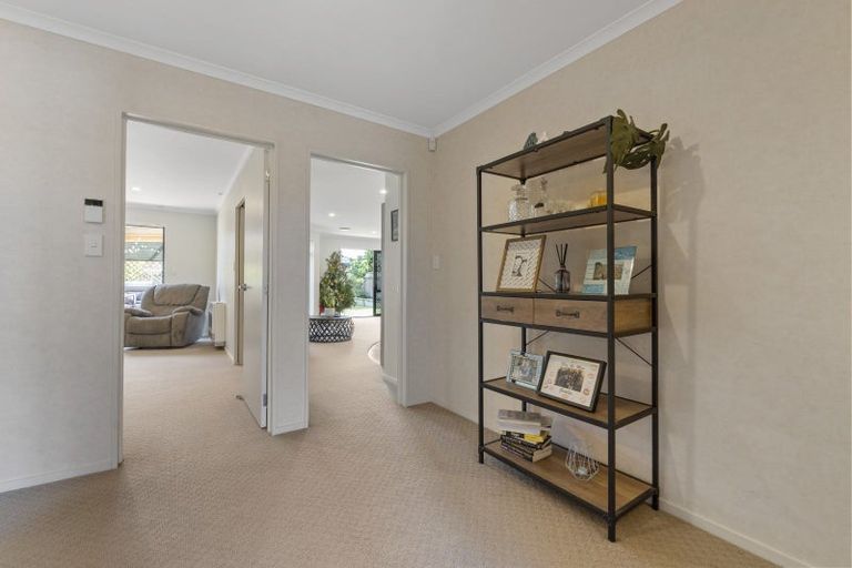 Photo of property in 25 Geneva Terrace, Kelvin Grove, Palmerston North, 4414