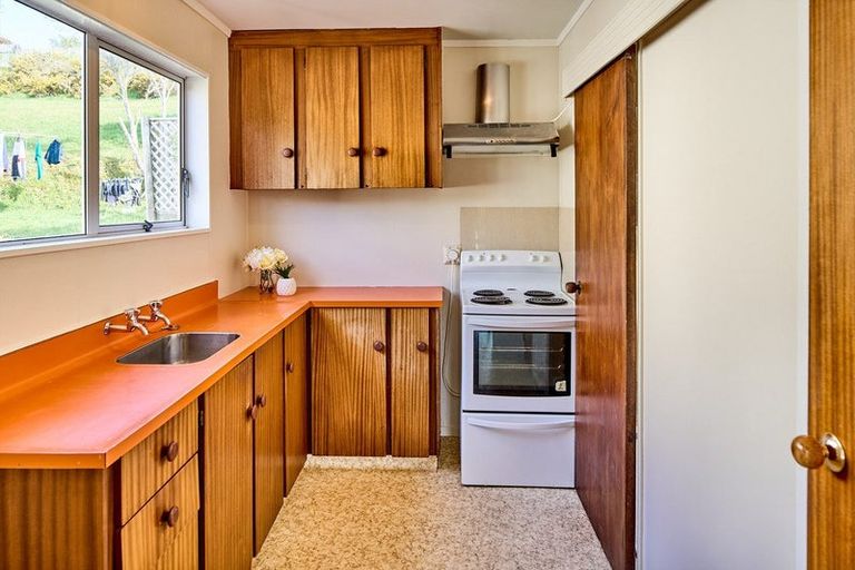 Photo of property in 34a Colchester Crescent, Newlands, Wellington, 6037