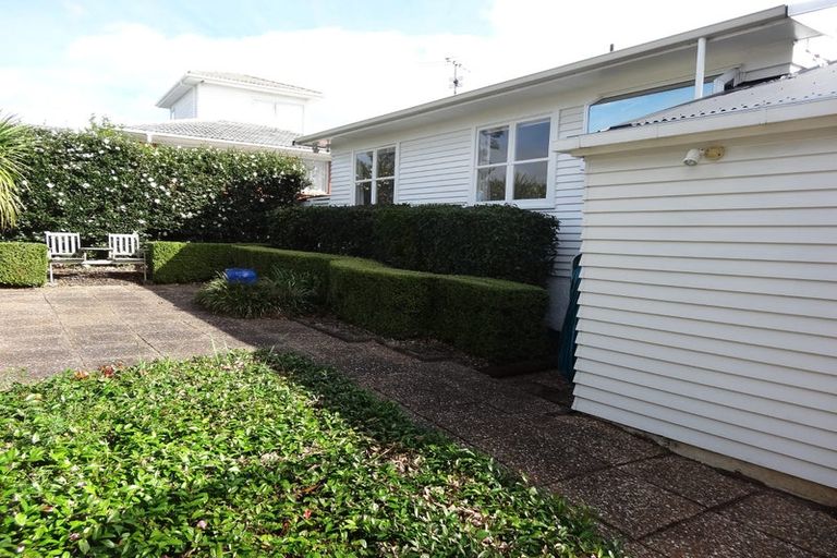 Photo of property in 2 The Anchorage, Sunnyhills, Auckland, 2010