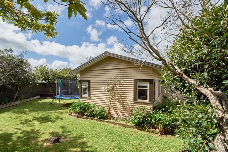 Photo of property in 24 Clausen Street, Takaro, Palmerston North, 4412