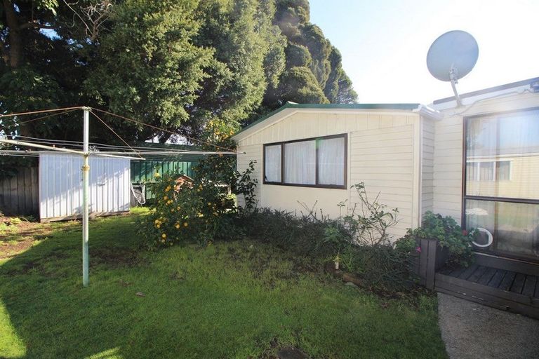 Photo of property in 12 Mountbatten Place, Papakura, 2110
