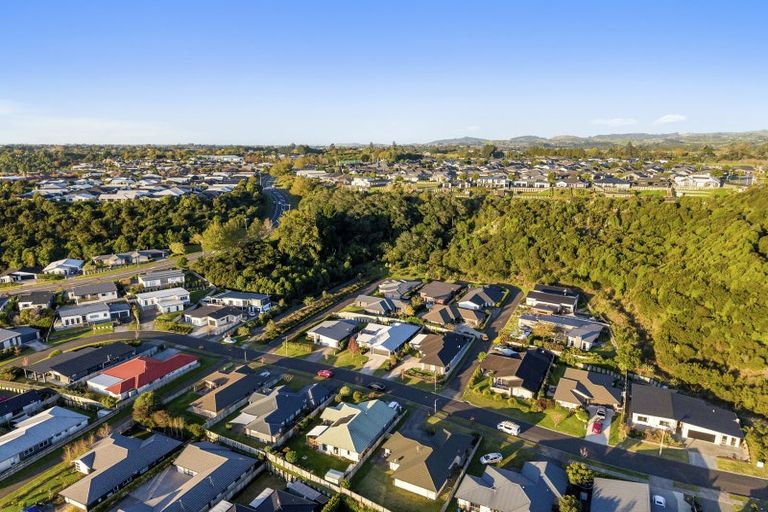 Photo of property in 31 Rochfort Crescent, Pyes Pa, Tauranga, 3112