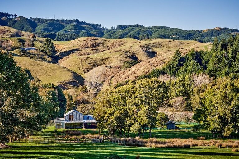 Photo of property in 405a Paekakariki Hill Road, Paekakariki Hill, Porirua, 5381