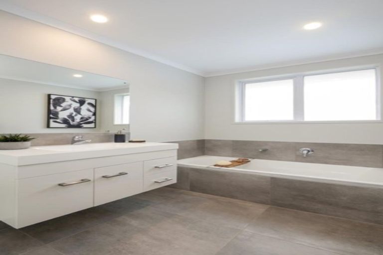 Photo of property in 8 Okoreka Road, Glenbrook, 2681