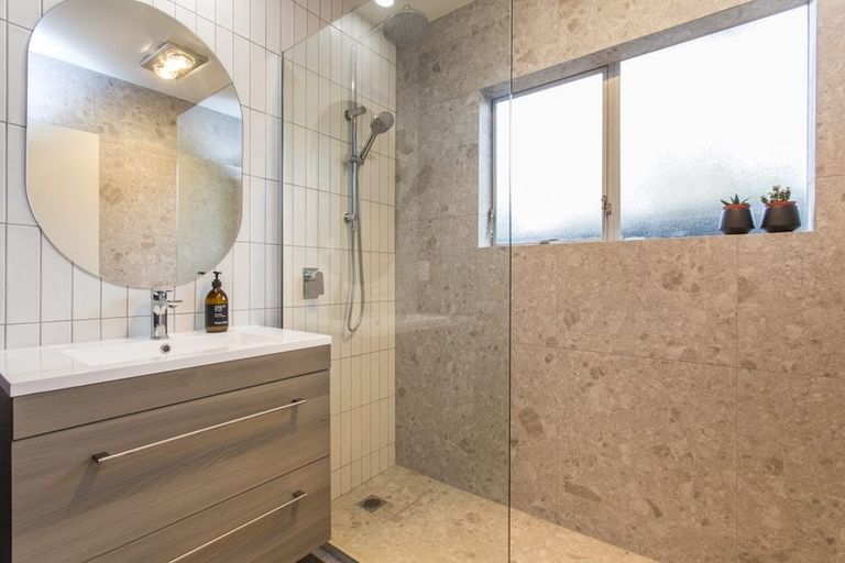 Photo of property in 1/18a Sherwood Avenue, Te Atatu South, Auckland, 0610